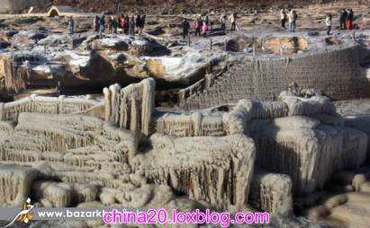 آبشار هوکو یکی از دیدنی های چین که حالا یخ زده 