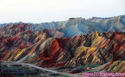 کوهستان رنگارنگ گانسو چین را در تور چین ببینید