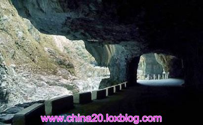ویزای چین - عکس هایی جالب از تونلی جالب و دیدنی در یکی از کوههای چین